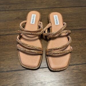 NWOT Steven Madden Gold / Copper Flip Flop Sandals size 7